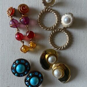 Lot of vintage earrings